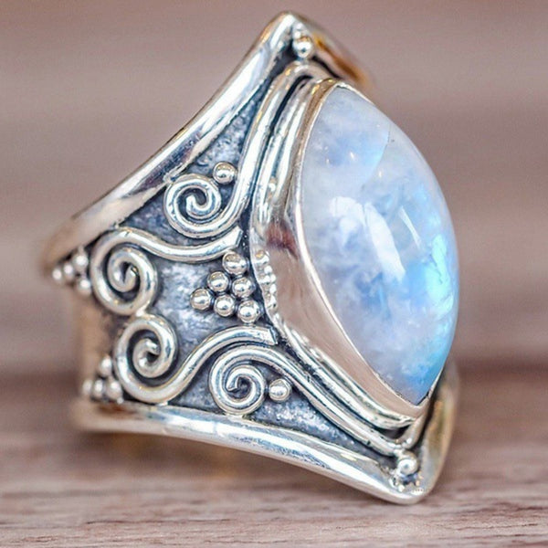 Celtic Ring - Chakra Jewelry - Moonstone Celtic Ring - Celtic Jewelry - Vintage Silver Moonstone Celtic Ring-Celtic Knot Ring - Irish Hat- Clover Jewelry
